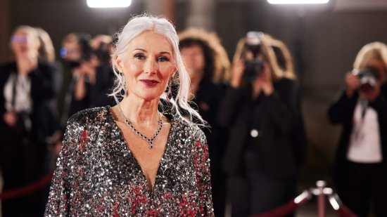 El traje de Lefties que ya están fichando las mujeres +50 para los eventos de Navidad: es elegante, estiliza y está tirado de precio