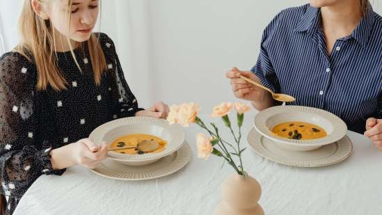 Recetas de caldos y cremas calientes para combatir el frío