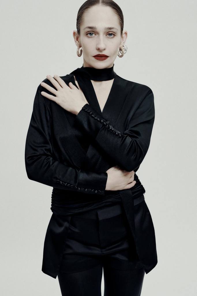 Las blusas con lazo de Zara que ya lucía Carolina de Mónaco y son tendencia este otoño-invierno - Fuente: Zara