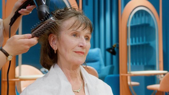 Aldi tiene un clon por 30 euros del secador moldeador más buscado: el regalo de Navidad que amarán tanto las de 20 como las mujeres de 50 que quieren llevar su pelo con volumen y forma