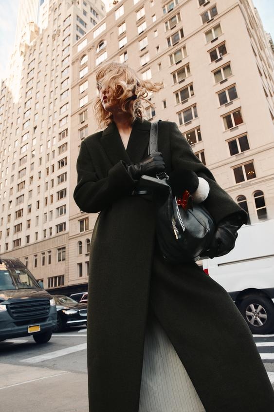 abrigos-calentitos-ideales-mujeres-50-rebajas-zara-online-2025