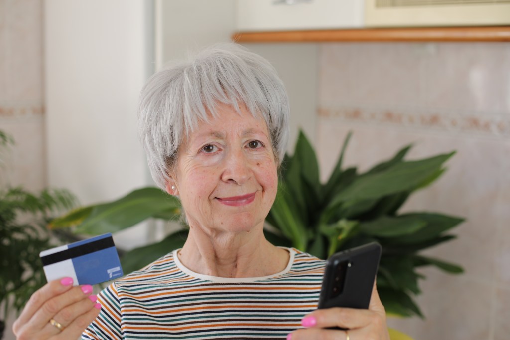 Tarjeta para mayores de 65 en Valencia: requisitos, beneficios y cómo solicitarla