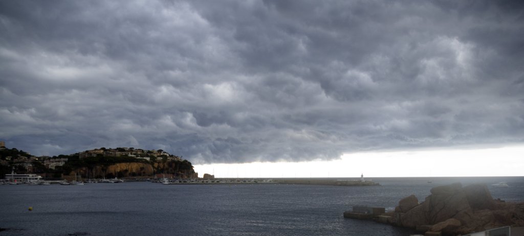 Borrasca Herminia en España: AEMET activa avisos por fuertes vientos y precipitaciones extremas