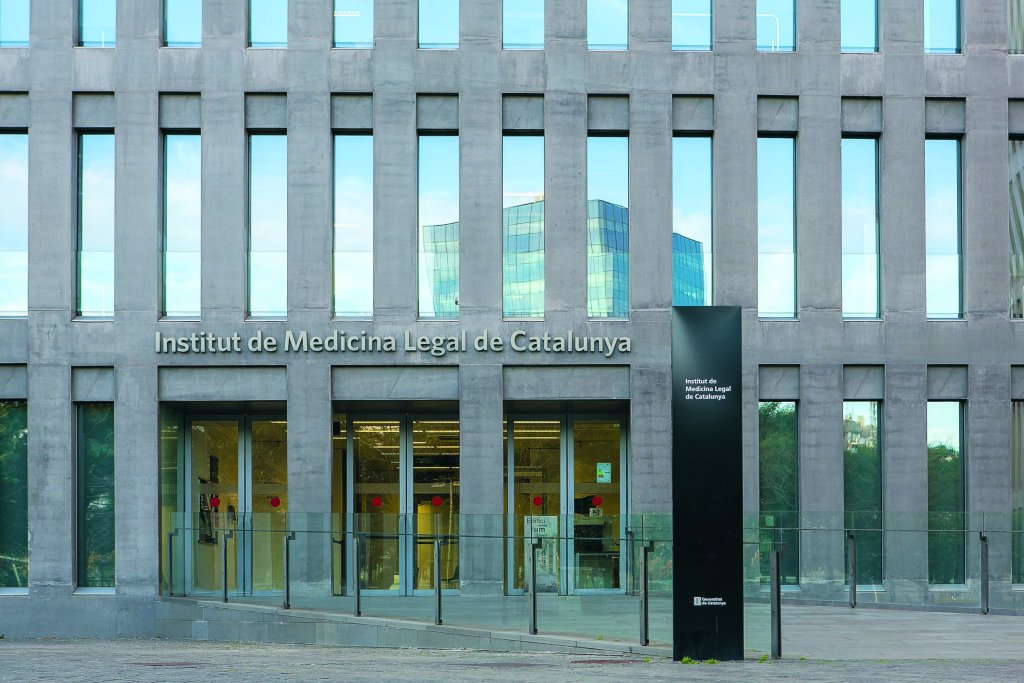 guardia-violencia-sexual-mujer-medico