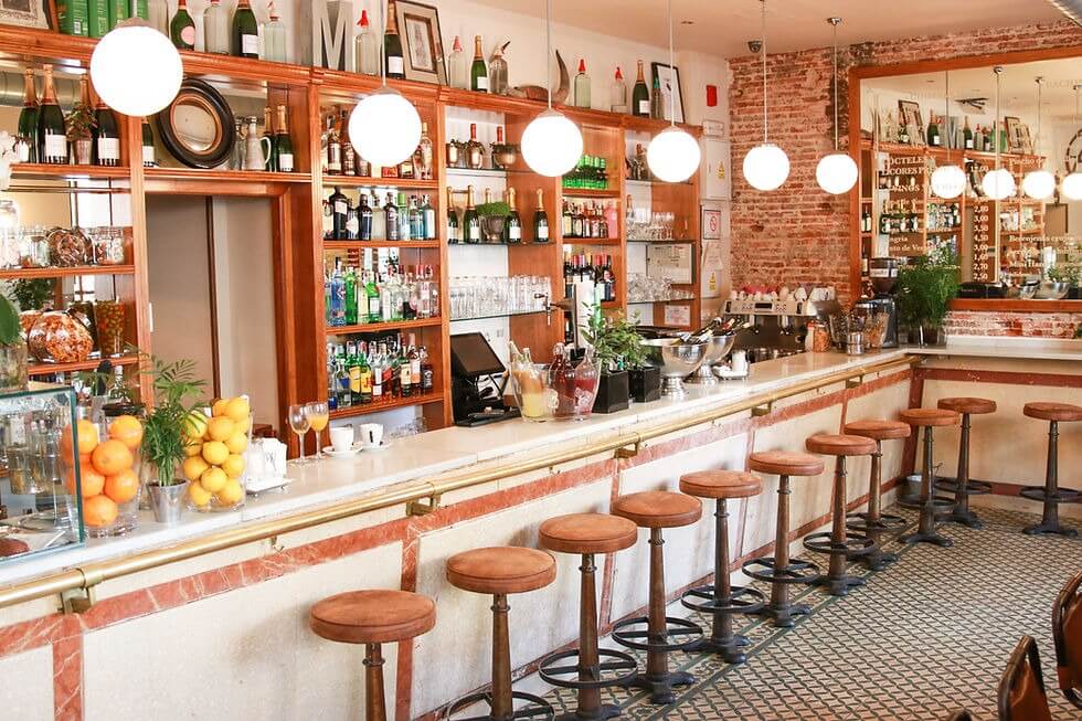 Ni estrella Michelin ni gastrobares: dónde come Ana de Armas cuando está en Madrid (y qué platos repite)