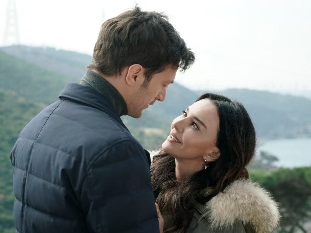 serie-turca-tras-el-cristal