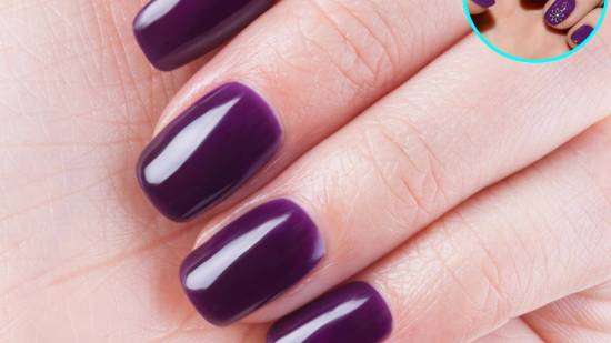 Uñas oscuras en primavera: la tendencia que Tamara Falcó ha puesto de moda