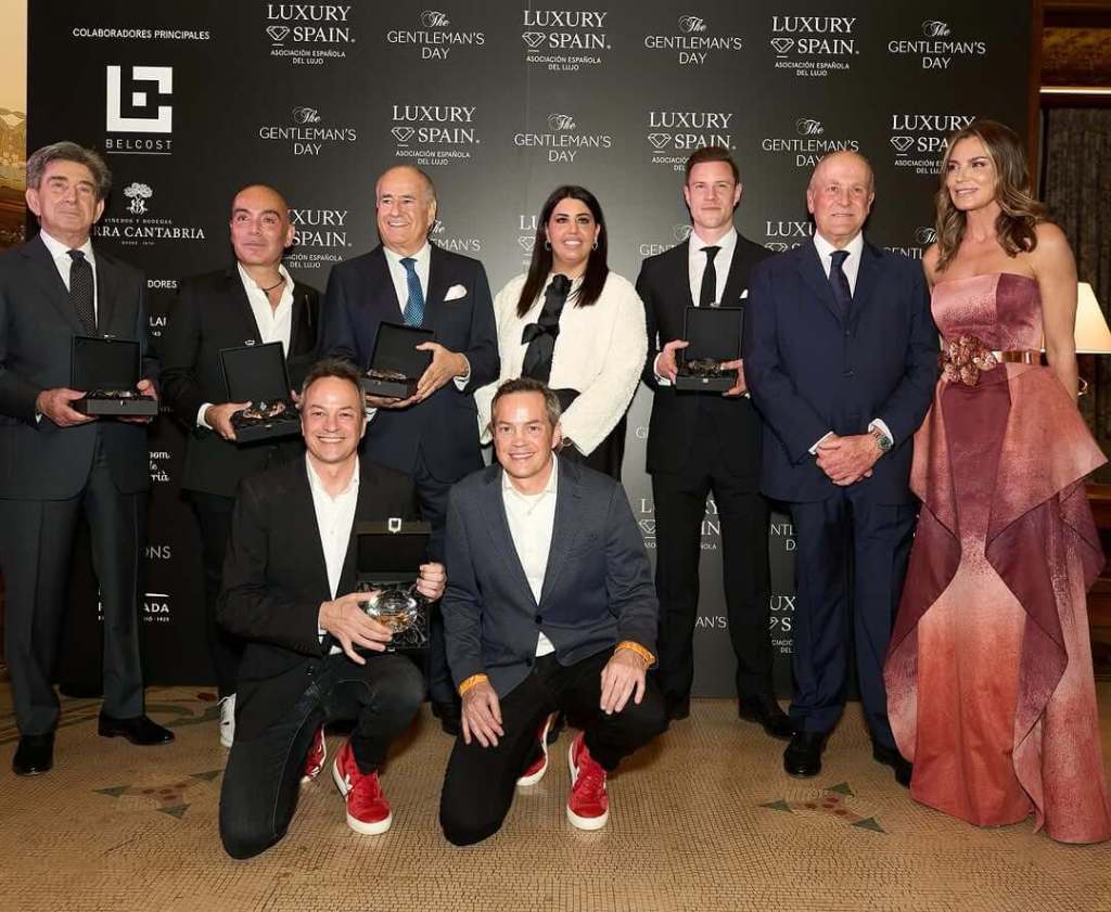 Mar Flores deslumbra a sus 54 años con un vestido primaveral en la alfombra roja