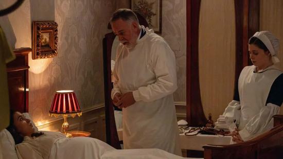 Catalina, junto al Doctor Ferrer y María en 'La Promesa'.- RTVE