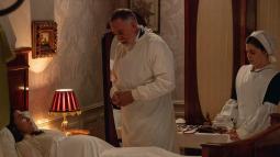 Catalina, junto al Doctor Ferrer y María en 'La Promesa'.- RTVE