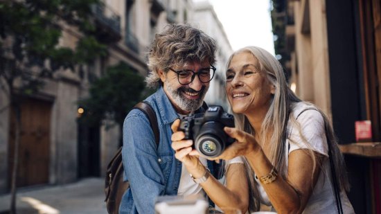 Foto: iStock - Pareja madura de vacaciones