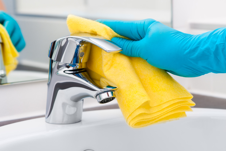Limpieza baño con jabón y vinagre - Imagen: iStock