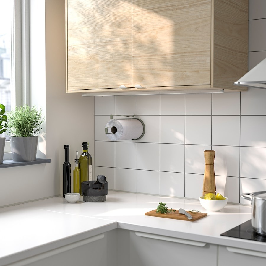 Orden en la cocina con soporte para rollos SMÅTUNGA - Imagen: IKEA