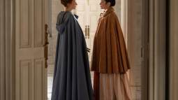 Adriana (Rocío Suárez de Puga) y Úrsula (Cristina Abad) en 'Valle Salvaje'.- RTVE