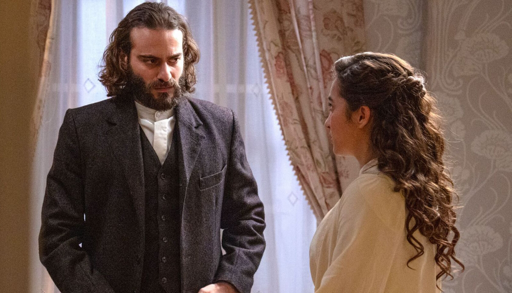 Adriano (Ibrahim Al Shami) y Catalina (Carmen Asecas) en 'La Promesa'.- RTVE