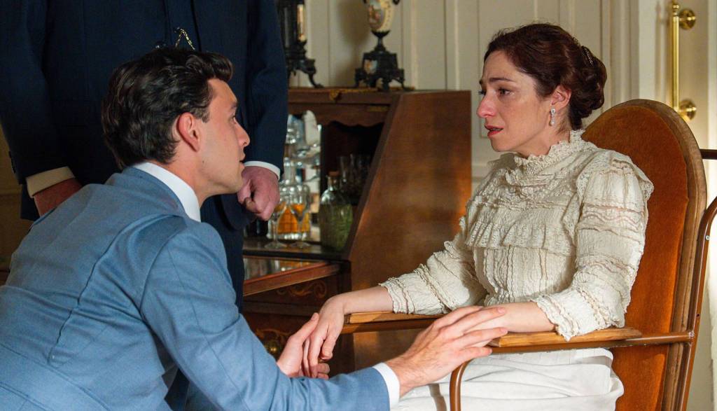 Curro (Xavi Lock) y Eugenia (Alicia Moruno) en 'La Promesa'.- RTVE