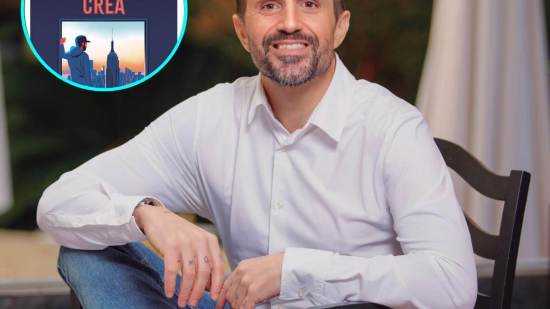 Curro Cañete, uno de los autores referentes en crecimiento personal: “Lo más importante es que nadie nos diga lo que tenemos que desear. Los sueños auténticos no te los dicta un vídeo ni una influencer, están dentro de ti”