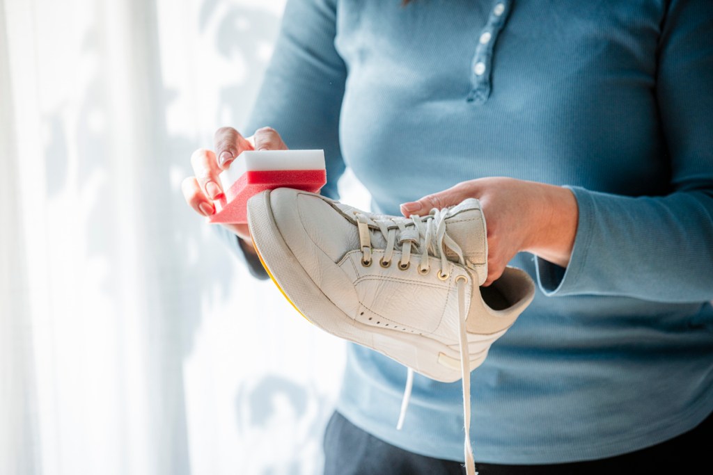 Limpieza a fondo para poner zapatos en orden - Imagen: iStock