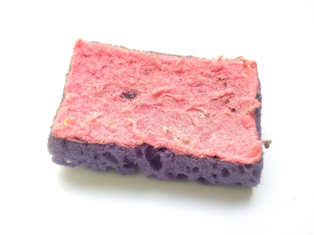 Estropajo viejo y sucio que impide el orden - Imagen: iStock