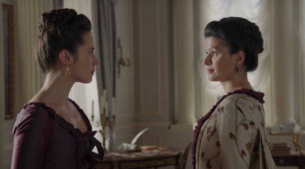 Mercedes (Miren Arrieta) y Victoria (Sabela Arán) en 'Valle Salvaje'.- RTVE