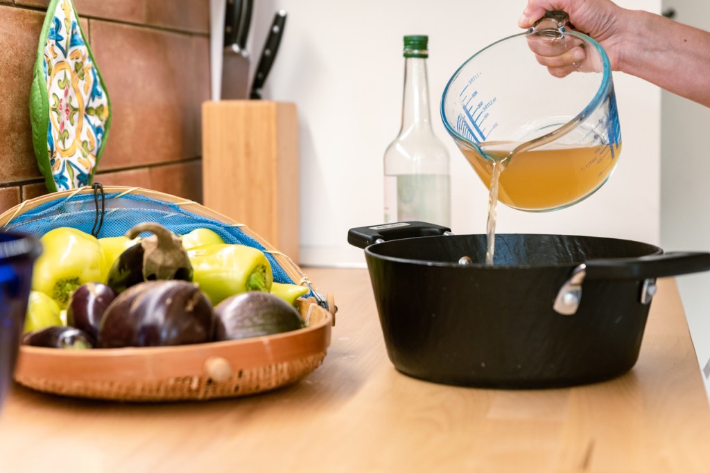 usos-vinagre-limpieza-jardin-orden