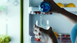 agua-fria-a-mano-siempre