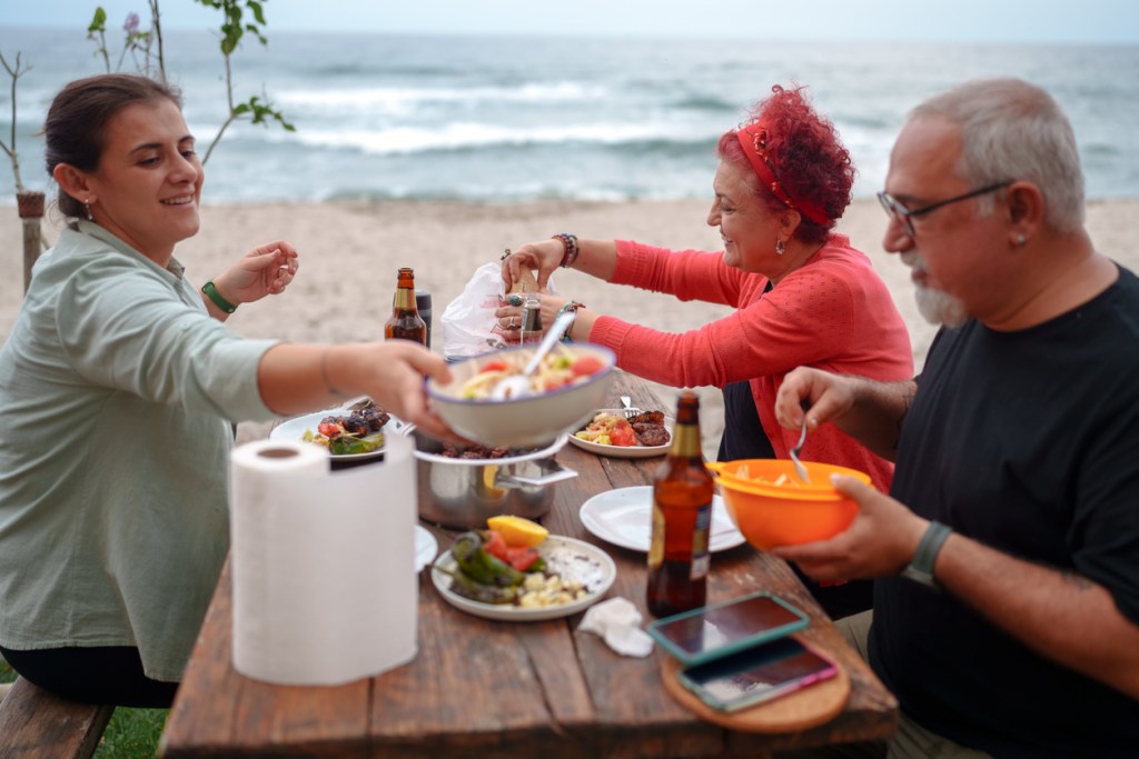 aperitivo-verano-patatas-mejillones-mayonesa