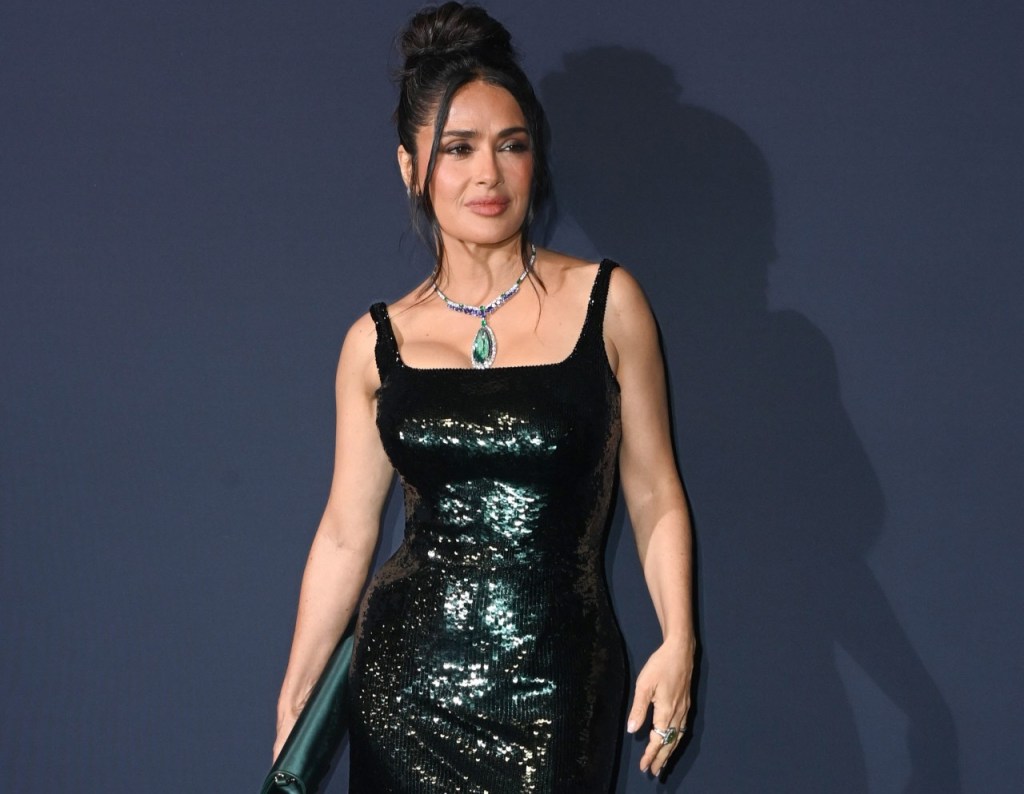 salma-hayek-aroma-rosas-abuela