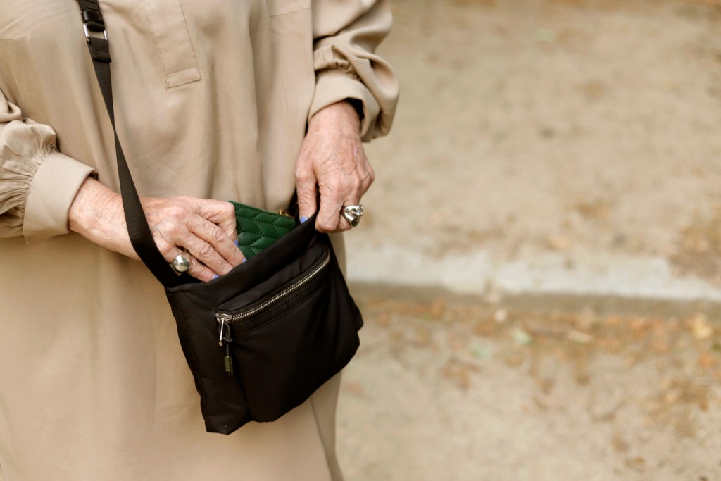 colonia-española-flores-oriental-vainilla-peonia-azahar-5-euros