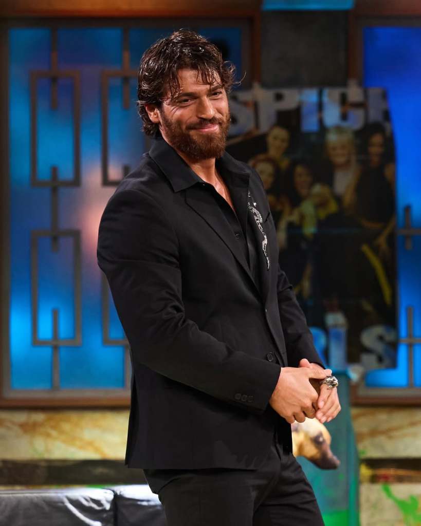 Can Yaman visita 'La Revuelta' - Imagen: Instagram @larevuelta_tve