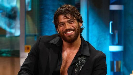 can-yaman-visita-la-revuelta