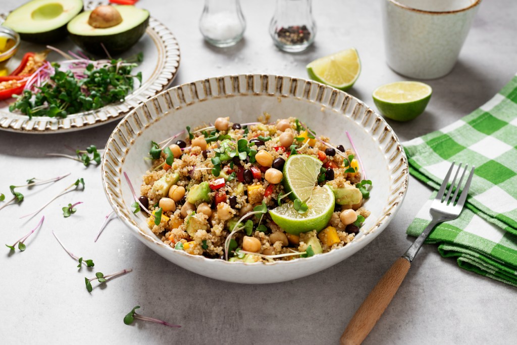 receta-de-quinoa-con-verduras-pollo-postres