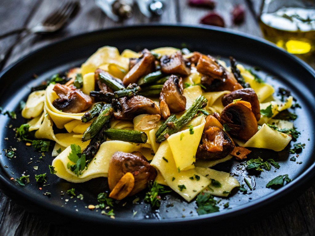 receta-pasta-ligera-llena-marisco-pescado-baja-calorias