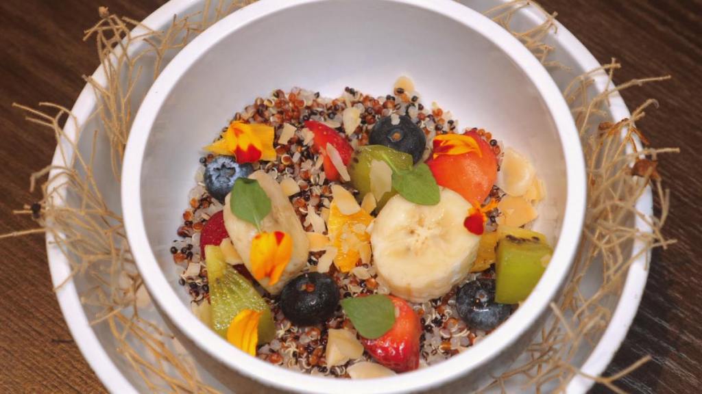 receta-de-quinoa-con-verduras-pollo-postres