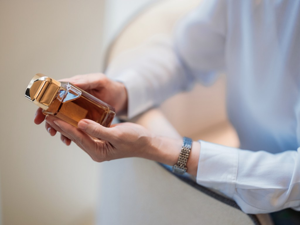 perfume-50-años-huele-diferente-piel-hormonas