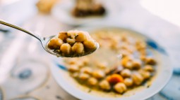 receta-guiso-garbanzos-proteina-cuchara