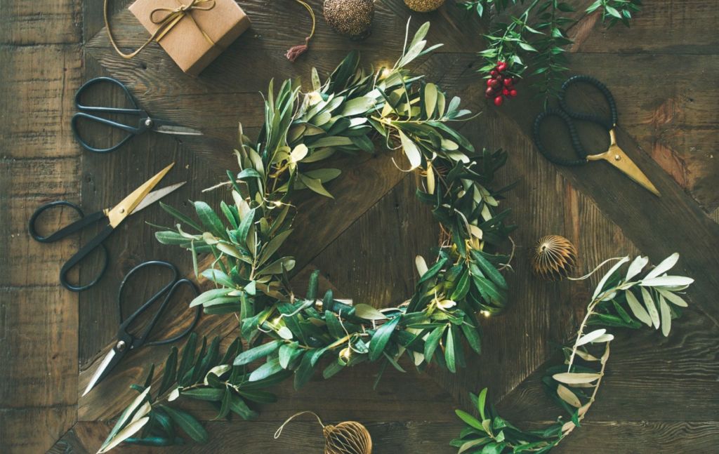 corona-navidad-gratis-ramas-olivo-frutas-secas