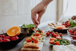 5 alternativas que adoran los amantes de la comida saludable para sorprender en tus comidas de Navidad: canapés fáciles y rápidos de preparar