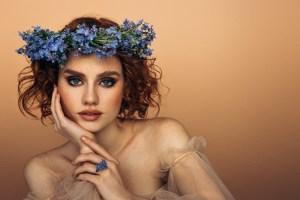 Delicados, frescos y ultrafemeninos, hay 3 perfumes de flores que son top ventas esta Navidad por sus aromas irresistibles